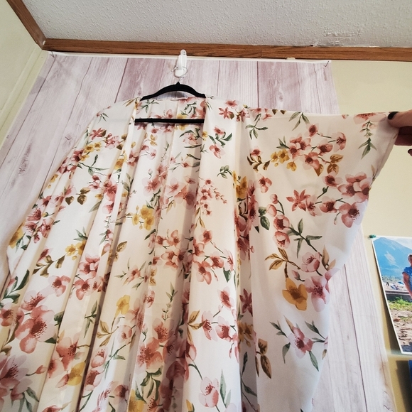GEE GEE KOMONO FLORAL PRINT. LONG LARGE. - Picture 2 of 8